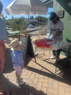 Bingo winner Gaga and bingo caller Emanuel. Susan Wiechers photo