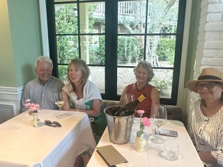 Rob and Ivy Zelmer, Liz Moffitt, Pam Williams enjoying Mônica and Chad. Iren Aslanian Jenny photo