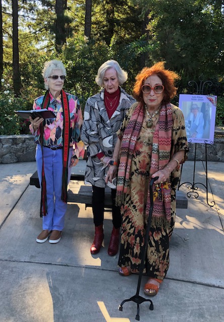 Carol Fink (front) with ministers Judy Naimo and Lynn MacFarlan. Myrna David photo