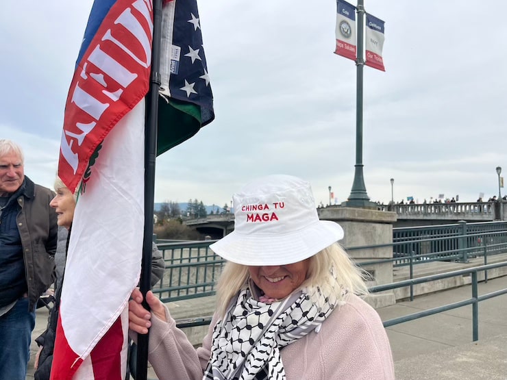 hat flag woman palestine venezuela
